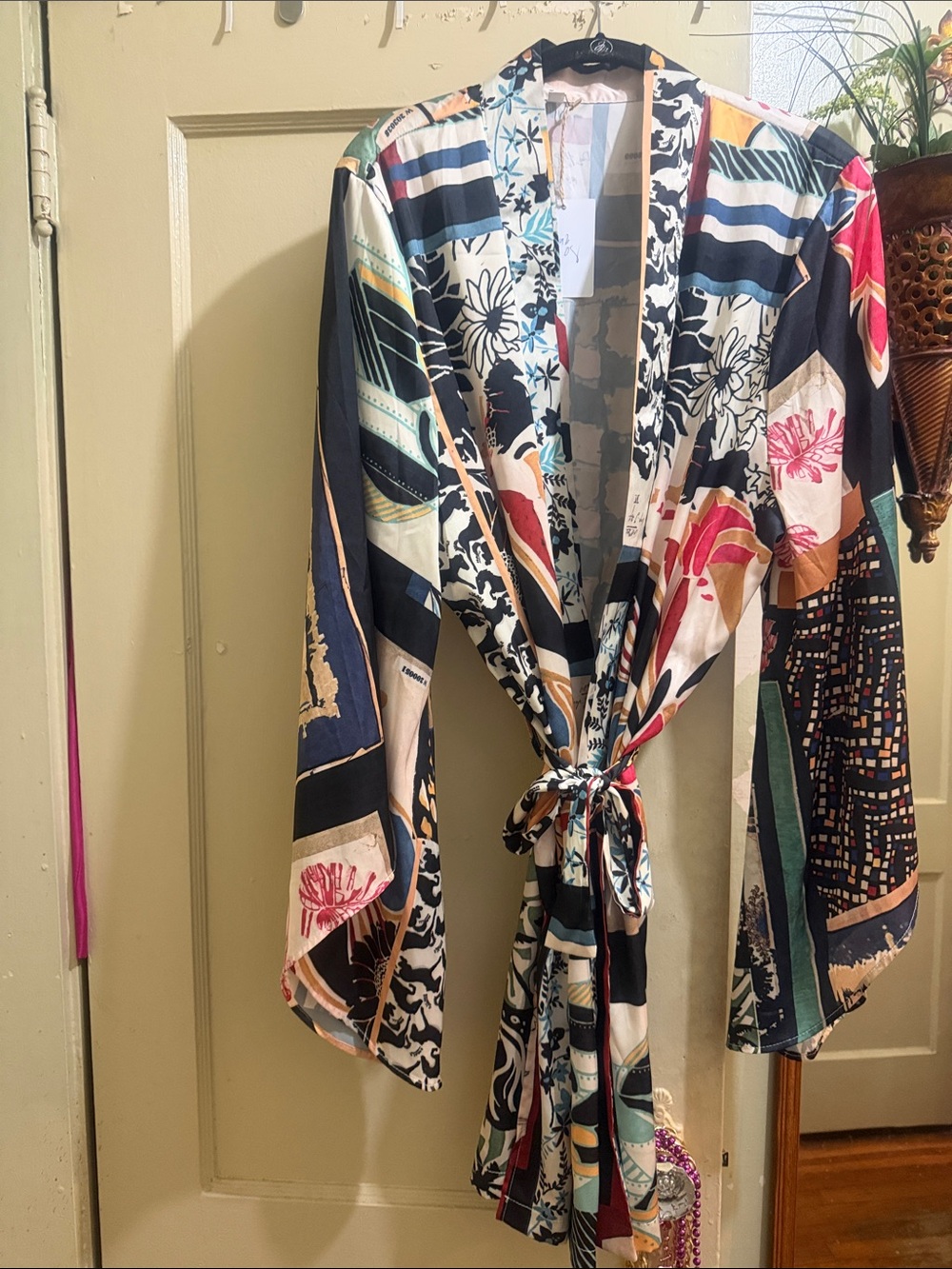 Multicolor & Geometric Satin Kimono